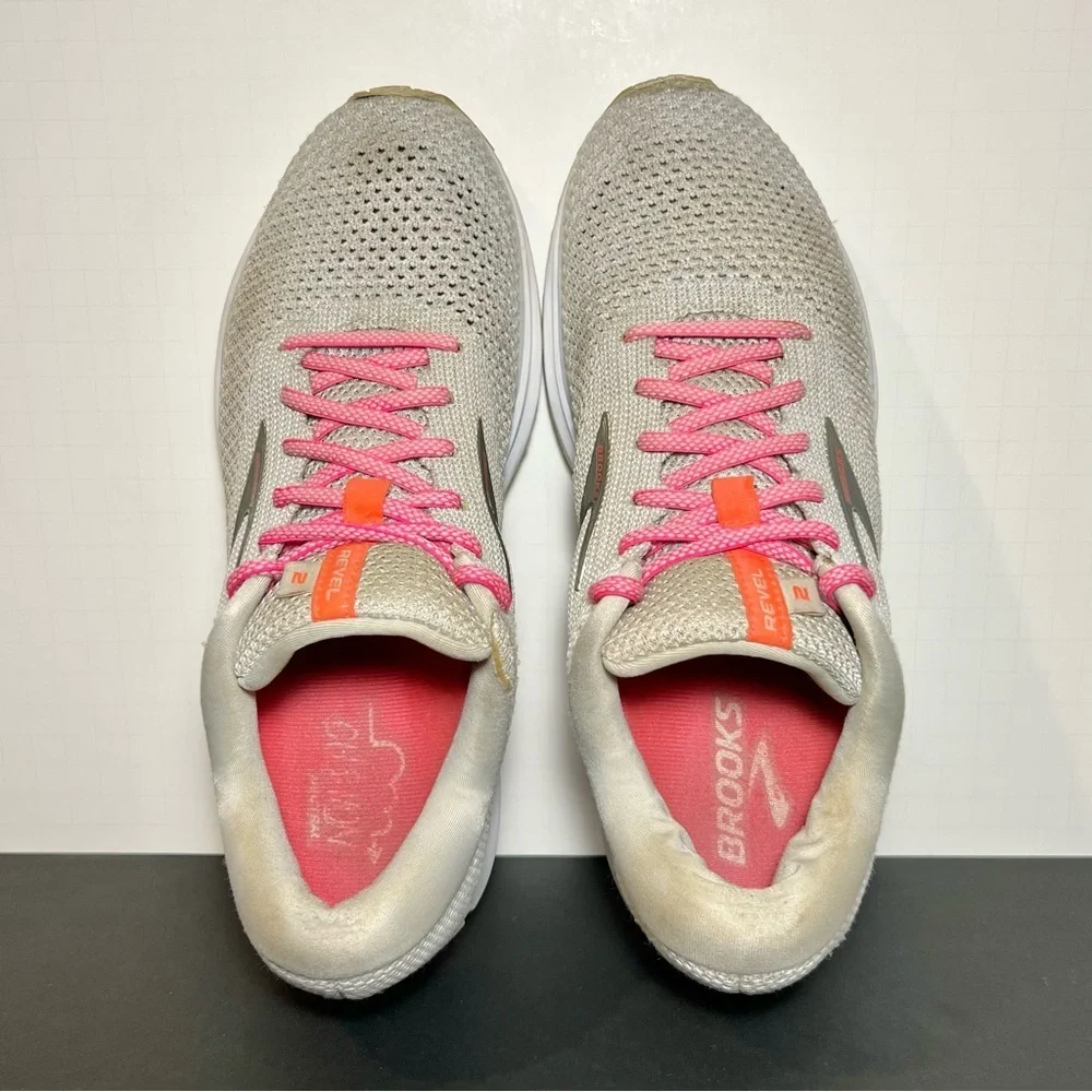 Womens BROOKS Revel 2 Light Gray Running Shoes / Size 11